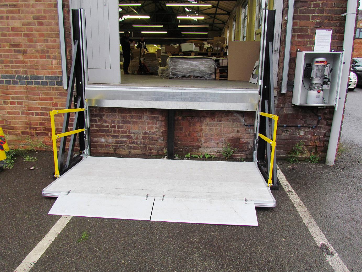 Loading Baylifts